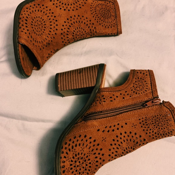 Comfort Peep Toe Booties Size 7 - Picture 2 of 3